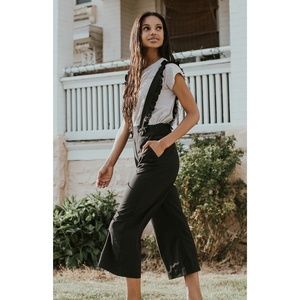Albion Fit Ruffle Capri Overalls Size Small
